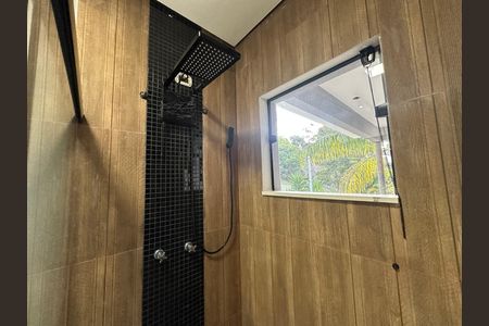 Casa de condomínio para alugar com 400m², 4 quartos e 2 vagas Casa de condomínio para alugar com 400m², 4 quartos e 2 vagasBanheiro da Suíte 2