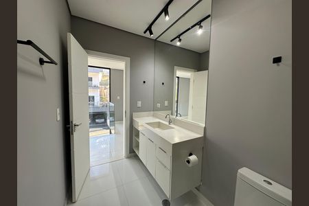 Casa de condomínio para alugar com 400m², 4 quartos e 2 vagas Casa de condomínio para alugar com 400m², 4 quartos e 2 vagasBanheiro Social