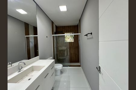 Casa de condomínio para alugar com 400m², 4 quartos e 2 vagas Casa de condomínio para alugar com 400m², 4 quartos e 2 vagasBanheiro Social
