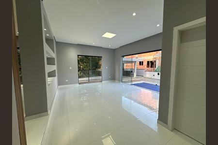 Sala de casa de condomínio para alugar com 4 quartos, 400m² em Quintas do Ingaí, Barueri