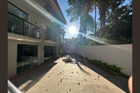 Casa de condomínio para alugar com 400m², 4 quartos e 2 vagas Casa de condomínio para alugar com 400m², 4 quartos e 2 vagasQuintal