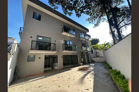 Casa de condomínio para alugar com 400m², 4 quartos e 2 vagas Casa de condomínio para alugar com 400m², 4 quartos e 2 vagasQuintal