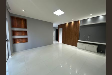 Casa de condomínio para alugar com 400m², 4 quartos e 2 vagas Casa de condomínio para alugar com 400m², 4 quartos e 2 vagasSala de TV