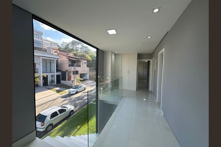 Casa de condomínio para alugar com 400m², 4 quartos e 2 vagas Casa de condomínio para alugar com 400m², 4 quartos e 2 vagasHall social