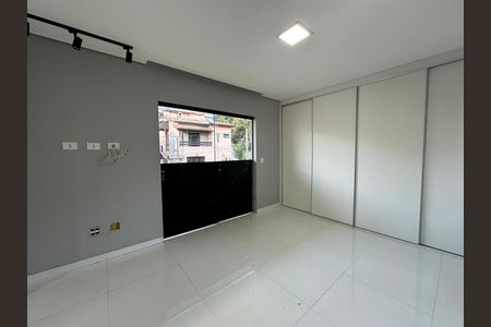 Casa de condomínio para alugar com 400m², 4 quartos e 2 vagas Casa de condomínio para alugar com 400m², 4 quartos e 2 vagasSuíte 2