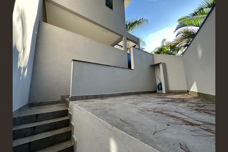 Casa de condomínio para alugar com 400m², 4 quartos e 2 vagas Casa de condomínio para alugar com 400m², 4 quartos e 2 vagasQuintal