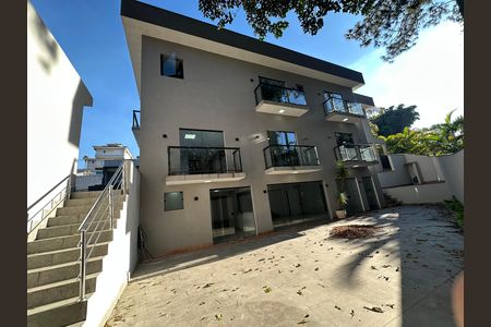 Casa de condomínio para alugar com 400m², 4 quartos e 2 vagas Casa de condomínio para alugar com 400m², 4 quartos e 2 vagasQuintal