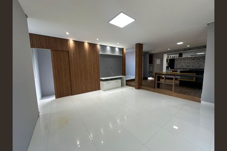 Sala de TV de casa de condomínio para alugar com 4 quartos, 400m² em Quintas do Ingaí, Barueri