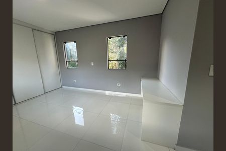 Casa de condomínio para alugar com 400m², 4 quartos e 2 vagas Casa de condomínio para alugar com 400m², 4 quartos e 2 vagasSuíte 2