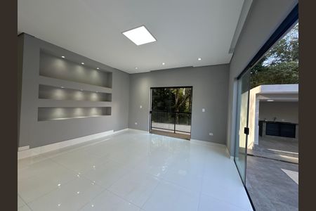 Sala de casa de condomínio para alugar com 4 quartos, 400m² em Quintas do Ingaí, Barueri