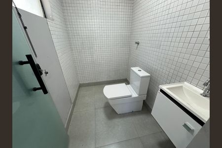 Casa de condomínio para alugar com 400m², 4 quartos e 2 vagas Casa de condomínio para alugar com 400m², 4 quartos e 2 vagasBanheiro 2