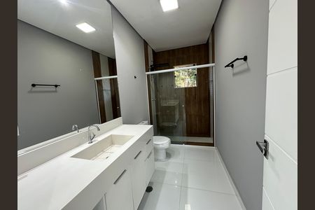 Casa de condomínio para alugar com 400m², 4 quartos e 2 vagas Casa de condomínio para alugar com 400m², 4 quartos e 2 vagasBanheiro Social