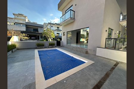 Casa de condomínio para alugar com 400m², 4 quartos e 2 vagas Casa de condomínio para alugar com 400m², 4 quartos e 2 vagasPiscina