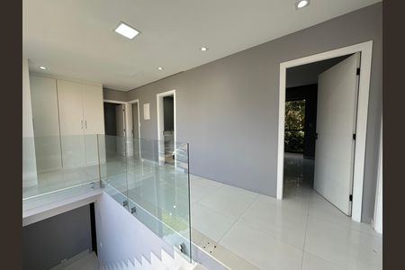 Casa de condomínio para alugar com 400m², 4 quartos e 2 vagas Casa de condomínio para alugar com 400m², 4 quartos e 2 vagasHall social