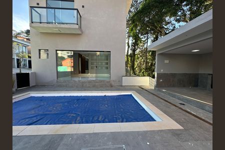 Casa de condomínio para alugar com 400m², 4 quartos e 2 vagas Casa de condomínio para alugar com 400m², 4 quartos e 2 vagasPiscina