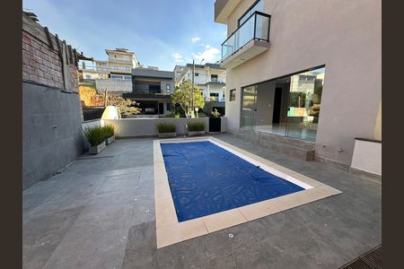 Casa de condomínio para alugar com 400m², 4 quartos e 2 vagas Casa de condomínio para alugar com 400m², 4 quartos e 2 vagasPiscina