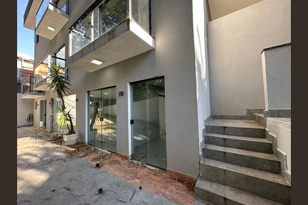 Casa de condomínio para alugar com 400m², 4 quartos e 2 vagas Casa de condomínio para alugar com 400m², 4 quartos e 2 vagasQuintal