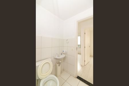 Banheiro de apartamento para alugar com 2 quartos, 43m² em Padre Miguel, Rio de Janeiro
