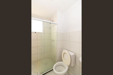 Banheiro de apartamento para alugar com 2 quartos, 43m² em Padre Miguel, Rio de Janeiro