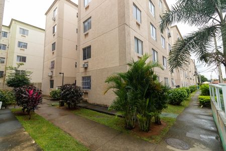Fachada do bloco de apartamento para alugar com 2 quartos, 43m² em Padre Miguel, Rio de Janeiro