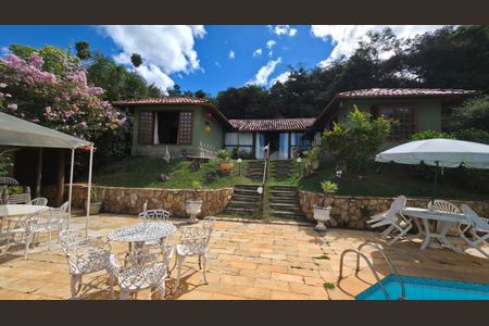 Casa de condomínio à venda com 1050m², 3 quartos e 2 vagas Casa de condomínio à venda com 1050m², 3 quartos e 2 vagasÁrea externa