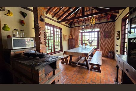 Casa de condomínio à venda com 1050m², 3 quartos e 2 vagas Casa de condomínio à venda com 1050m², 3 quartos e 2 vagasSala de jantar