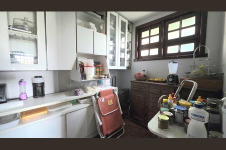 Casa de condomínio à venda com 1050m², 3 quartos e 2 vagas Casa de condomínio à venda com 1050m², 3 quartos e 2 vagasCozinha