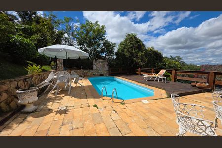 Casa de condomínio à venda com 1050m², 3 quartos e 2 vagas Casa de condomínio à venda com 1050m², 3 quartos e 2 vagasÁrea externa
