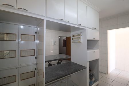 Casa para alugar com 200m², 3 quartos e 2 vagasCozinha