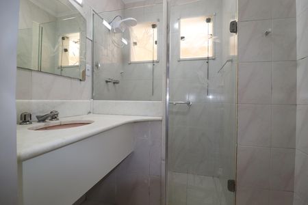 Casa para alugar com 200m², 3 quartos e 2 vagasBanheiro Quarto 1 suíte