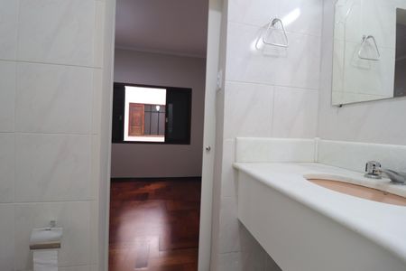 Casa para alugar com 200m², 3 quartos e 2 vagasBanheiro Quarto 1 suíte