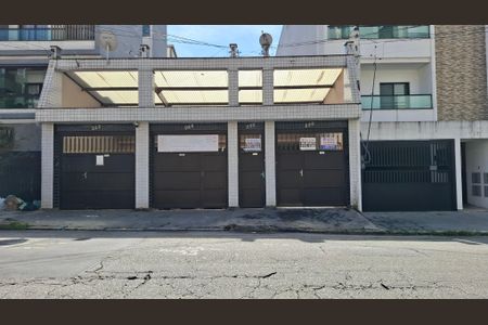 Casa para alugar com 200m², 3 quartos e 2 vagasFachada