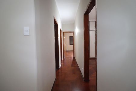 Casa para alugar com 200m², 3 quartos e 2 vagasCorredor dos Quartos