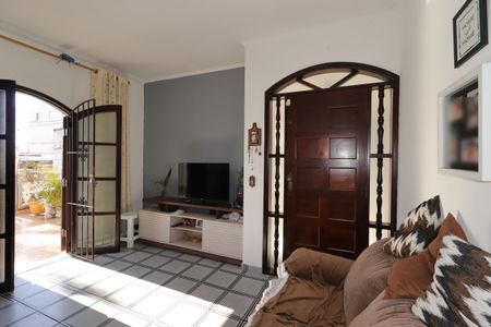 Casa à venda com 168m², 3 quartos e 2 vagasSala