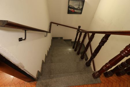 Casa à venda com 168m², 3 quartos e 2 vagasEscada para o piso superior