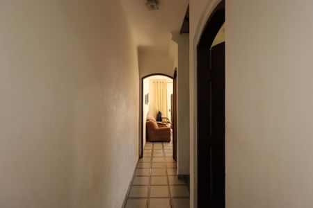Casa à venda com 168m², 3 quartos e 2 vagasCorredor piso inferior