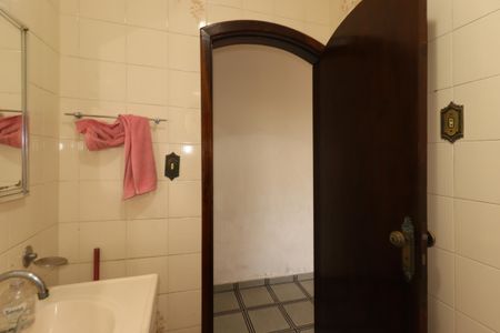 Casa à venda com 168m², 3 quartos e 2 vagasBanheiro do piso inferior