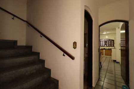 Casa à venda com 168m², 3 quartos e 2 vagasCorredor piso inferior