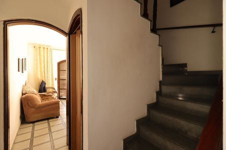 Casa à venda com 168m², 3 quartos e 2 vagasCorredor piso inferior