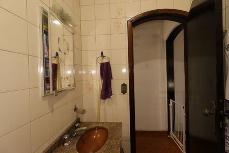 Casa à venda com 168m², 3 quartos e 2 vagasBanheiro do piso superior