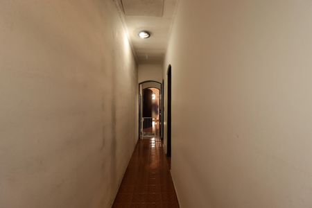 Casa à venda com 168m², 3 quartos e 2 vagasCorredor do piso superior