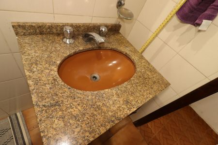 Casa à venda com 168m², 3 quartos e 2 vagasBanheiro do piso superior - Pia