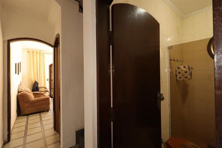 Casa à venda com 168m², 3 quartos e 2 vagasCorredor piso inferior