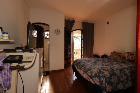 Casa à venda com 168m², 3 quartos e 2 vagasSuíte