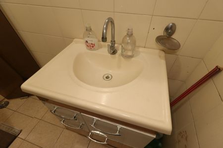 Casa à venda com 168m², 3 quartos e 2 vagasBanheiro do piso inferior 