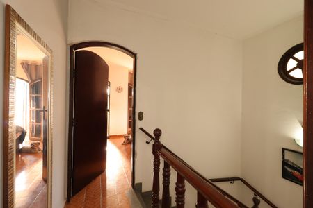 Casa à venda com 168m², 3 quartos e 2 vagasCorredor do piso superior