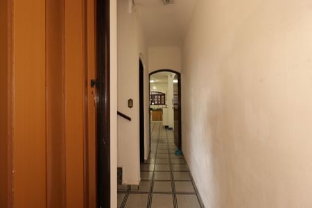 Casa à venda com 168m², 3 quartos e 2 vagasCorredor piso inferior