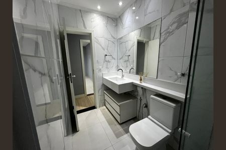 Casa de condomínio para alugar com 60m², 2 quartos e 2 vagas Casa de condomínio para alugar com 60m², 2 quartos e 2 vagasBanheiro