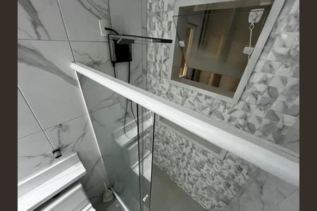 Casa de condomínio para alugar com 60m², 2 quartos e 2 vagas Casa de condomínio para alugar com 60m², 2 quartos e 2 vagasBanheiro