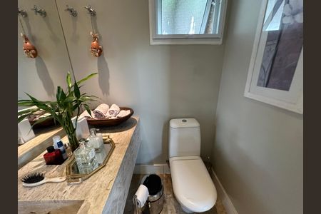 Casa de condomínio à venda com 1200m², 6 quartos e 7 vagasLavabo